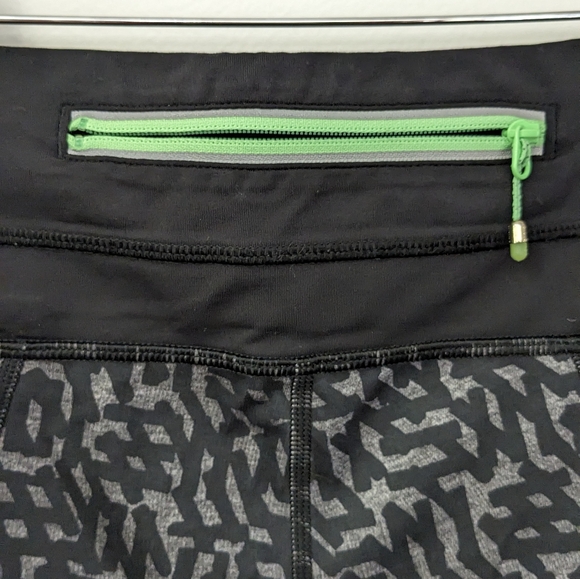 Lululemon Run Inspire Crop II Block it Pocket Leggings Black Grey Size 4 - Picture 10 of 13